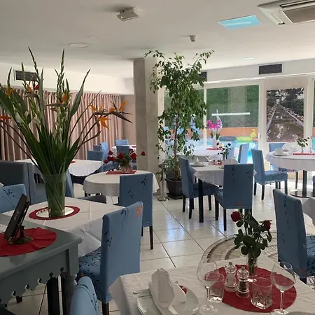 מלון Restaurant De La