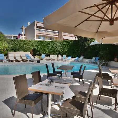 מלון Restaurant De La